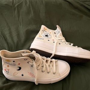 Embroidered Platform Converse
